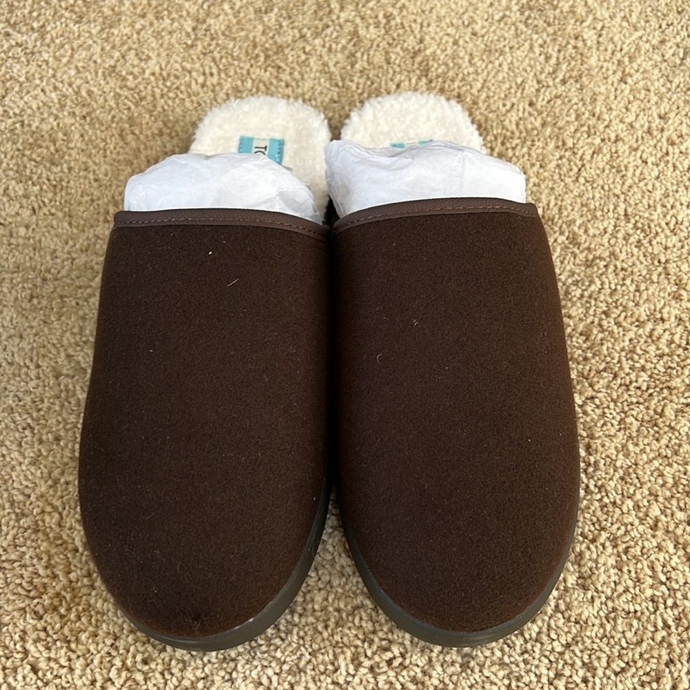NIB! TOMS men's Harbor chocolate Repreve two tone felt slippers